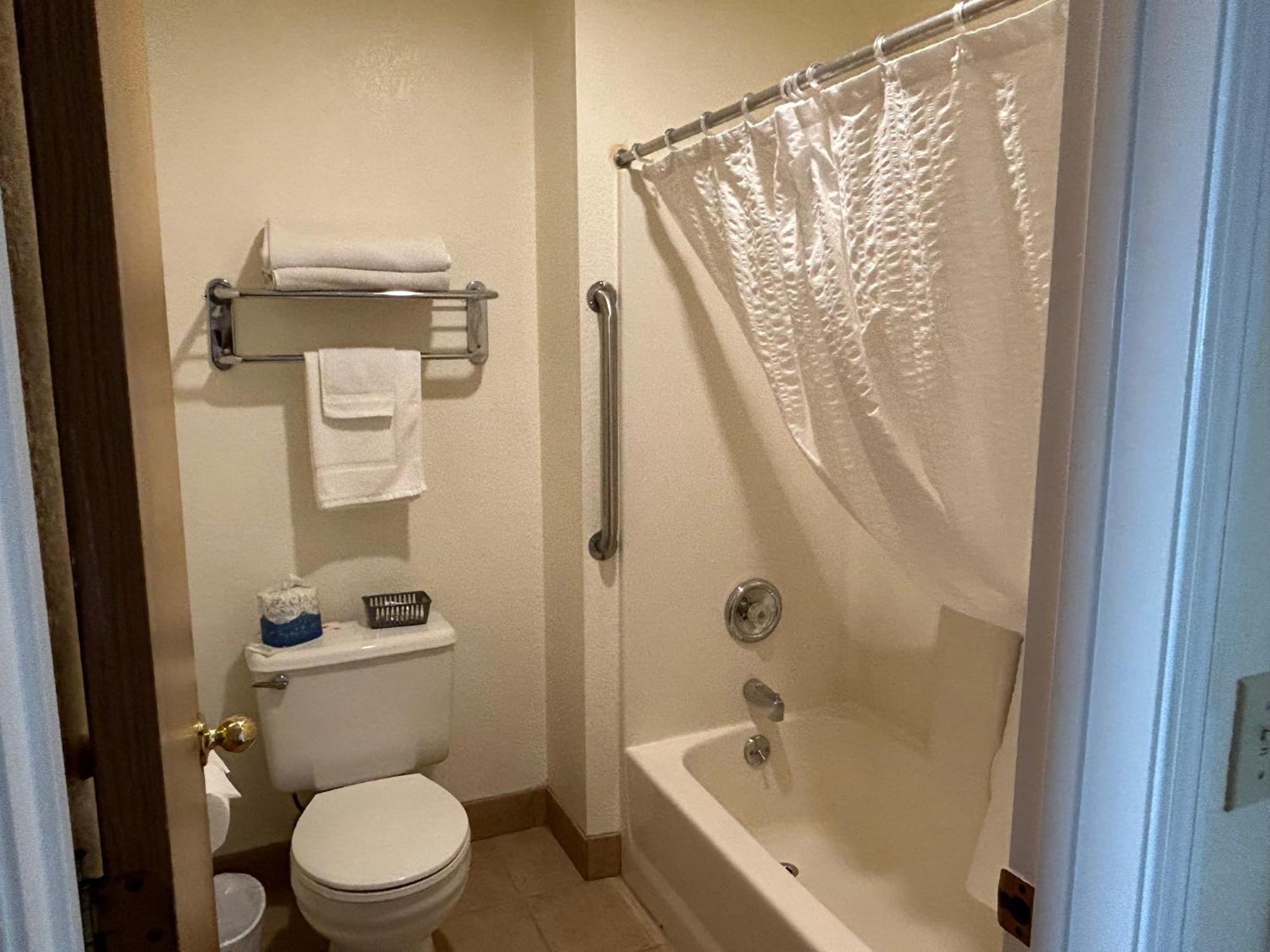 קרסנט סיטי Bayview Inn מראה חיצוני תמונה
