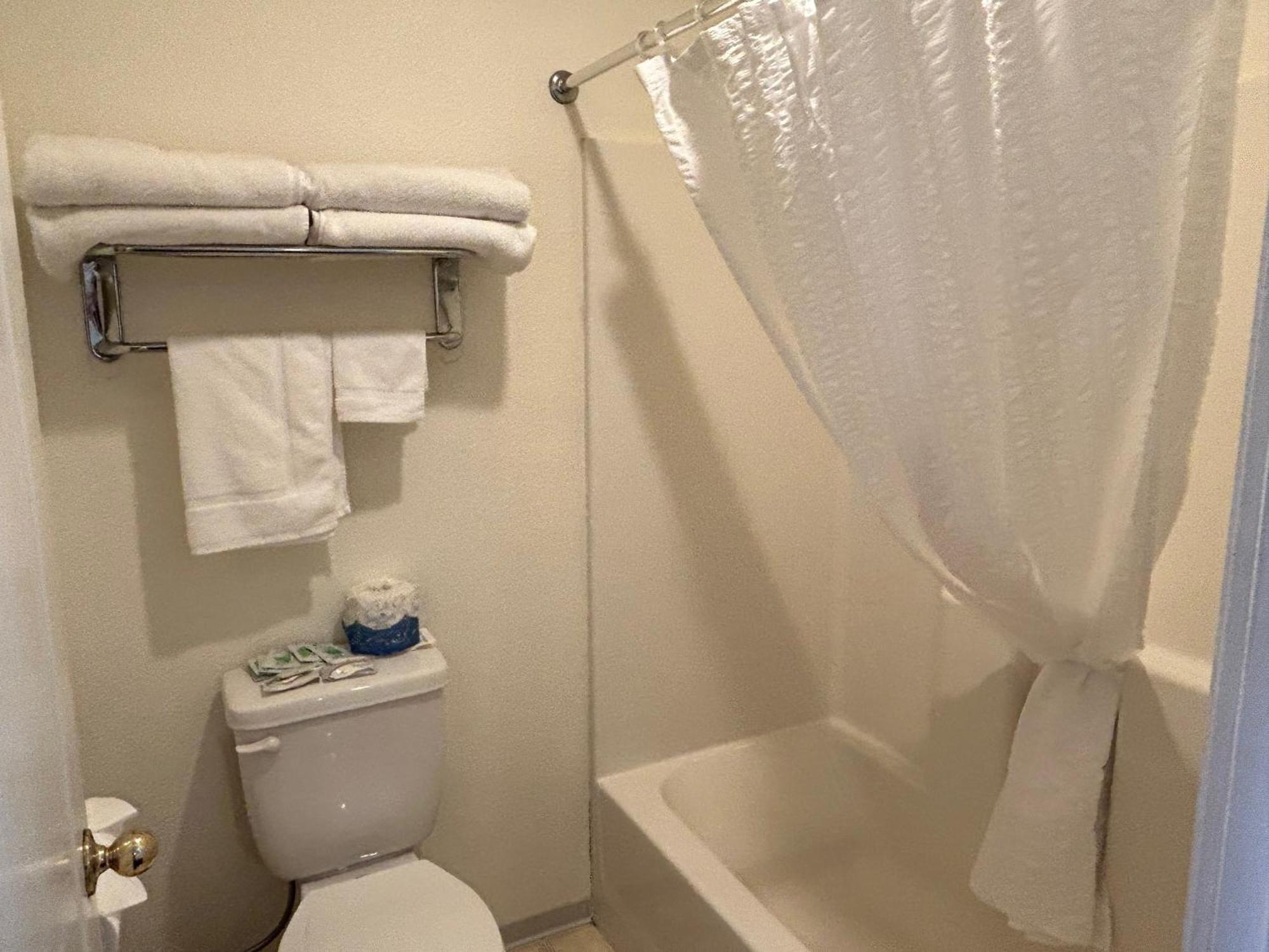 קרסנט סיטי Bayview Inn מראה חיצוני תמונה